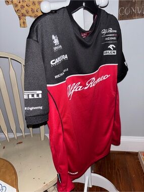 Alfa Romeo  NWOT Black & Red men’s Sz Lg  Racing Team Jersey